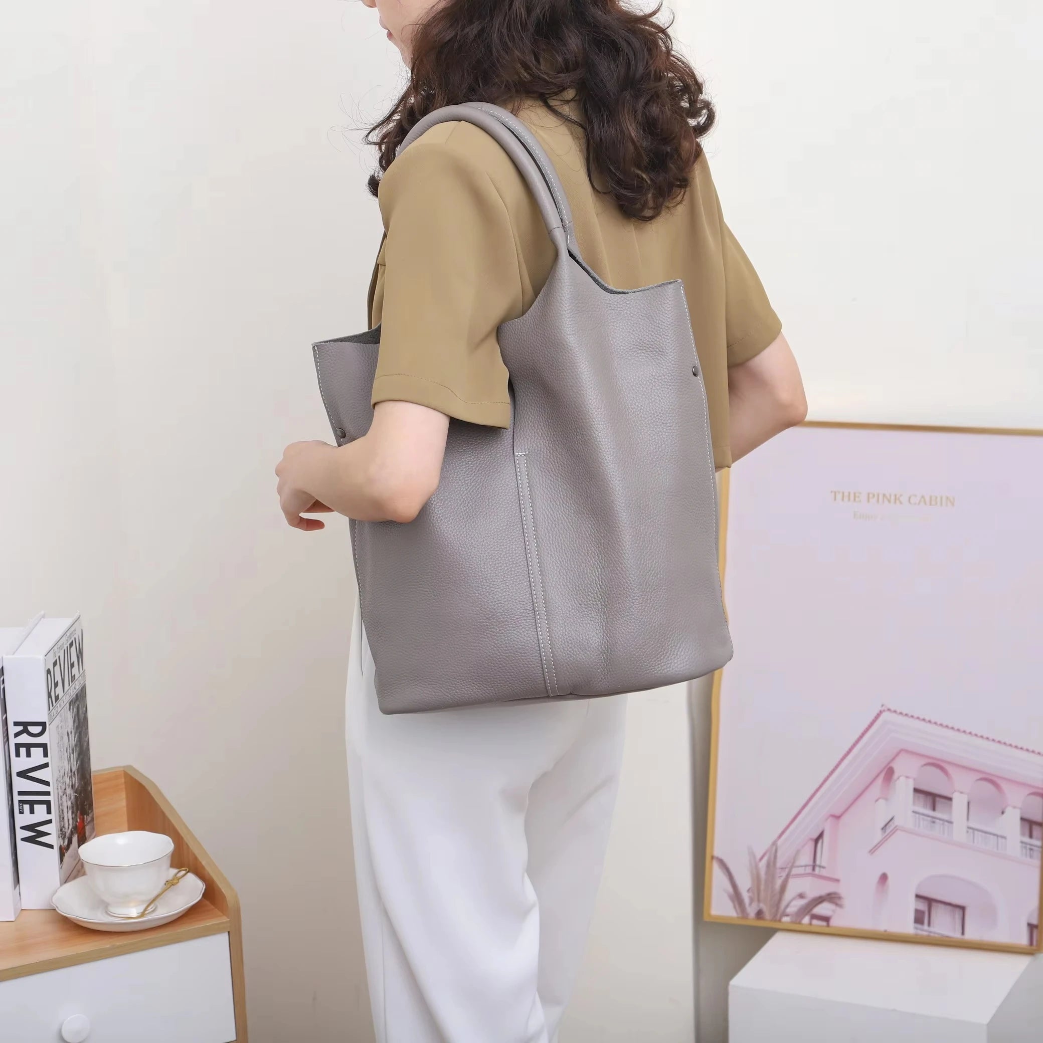 Genuine Grade Leather Women Commuter Tote Bag Ladies Soft Cowhide Tote Shoulder Handbag Large Female Bucket Bag Luxury Designer