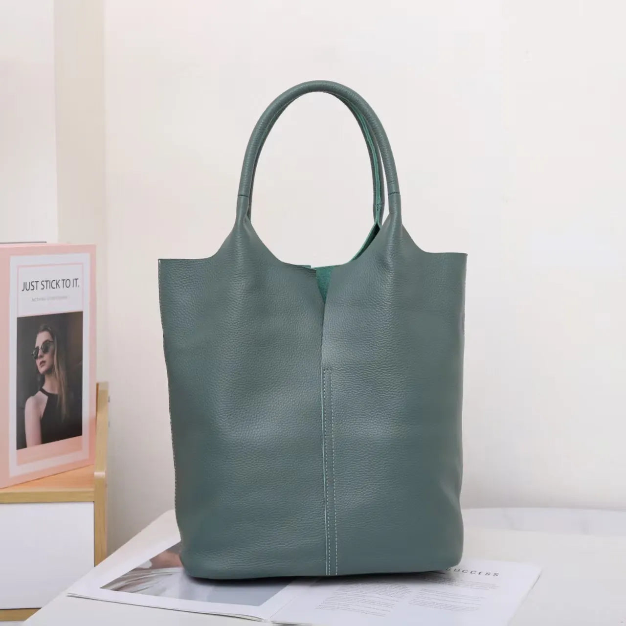 Genuine Grade Leather Women Commuter Tote Bag Ladies Soft Cowhide Tote Shoulder Handbag Large Female Bucket Bag Luxury Designer